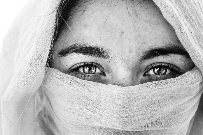 woman_1869801_1920