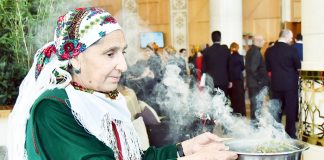 Коронавирусты адыраспанмен аластаған Түркіменстан