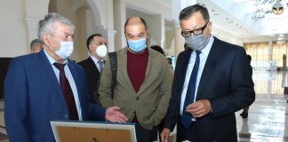 ҚазҰУ директорлар кеңесінің мүшелері жас ғалымдар көрмесін тамашалады