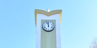 ҚазҰУ қалашығында 19 метрлік сағат стеласы бой көтерді