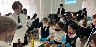 Студенттер бастауыш сынып оқушыларына арналған STEM фестивалін өткізді