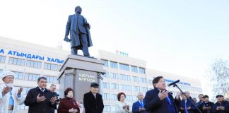 Таразда Шерхан Мұртазаның ескерткіші ашылды