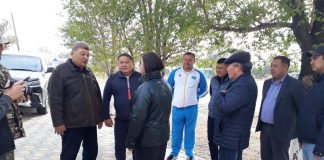 Мұхтар Алтынбаев Қарасу ауылының тұрғындарымен кездесті