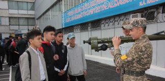 Алматылық оқушылар әскери жоғары оқу орнына барды
