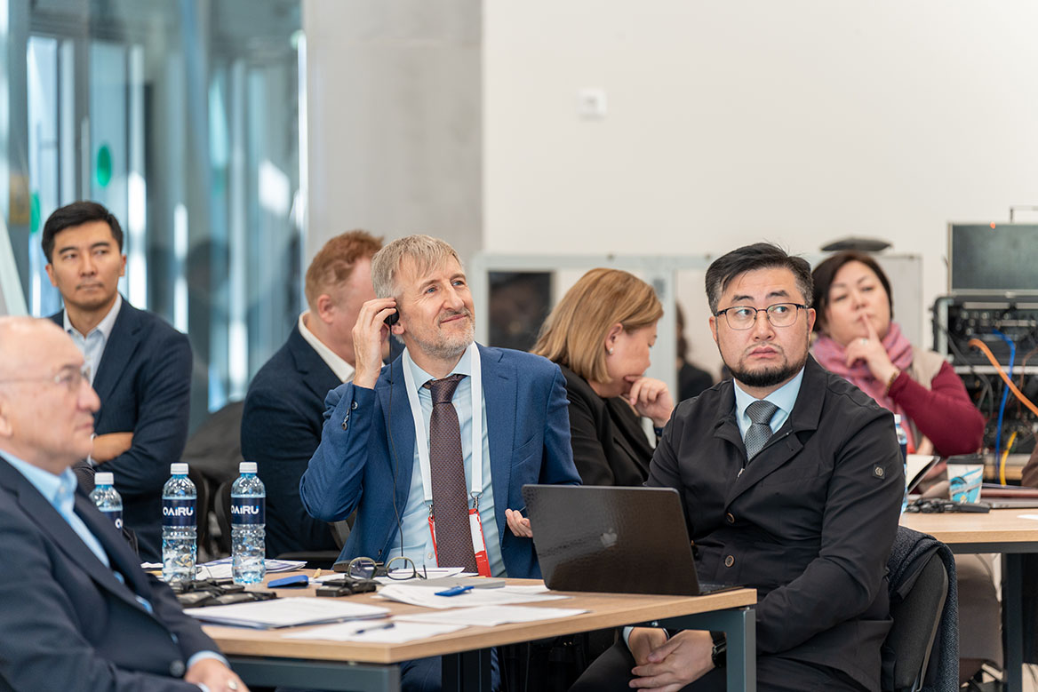 AlmaU мен QAIRU өңір ректорларын жасанды интеллект дәуіріндегі жоғары білімнің болашағын талқылауға жинады