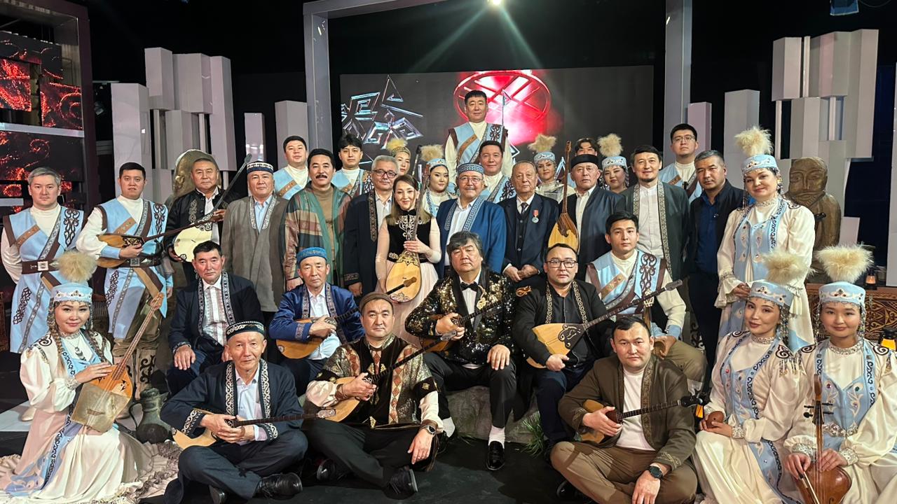 Арқаға арқа сүйеп қайттық
