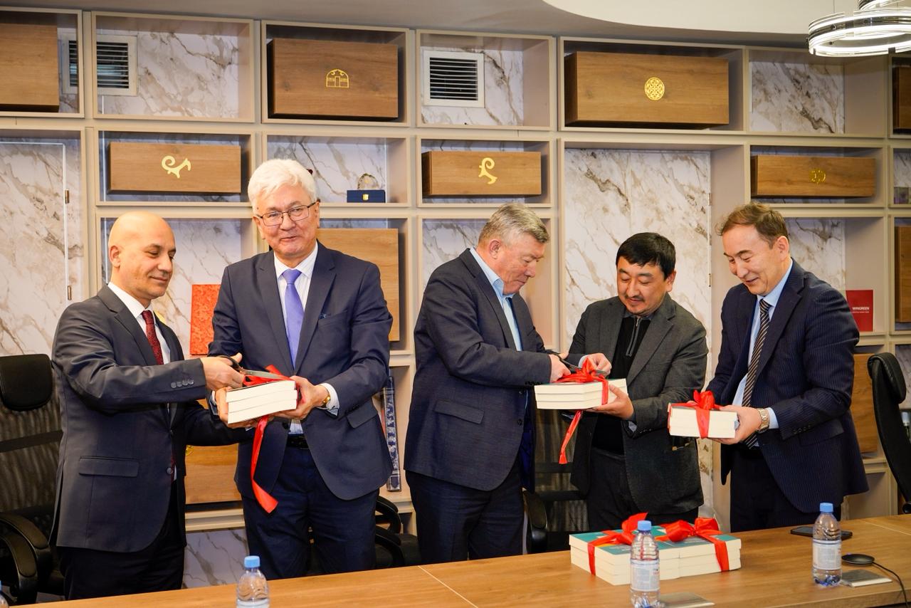 Ғылым ордасында Дүйсенәлі Әбділәшімұлының жаңа кітабының тұсаукесері өтті