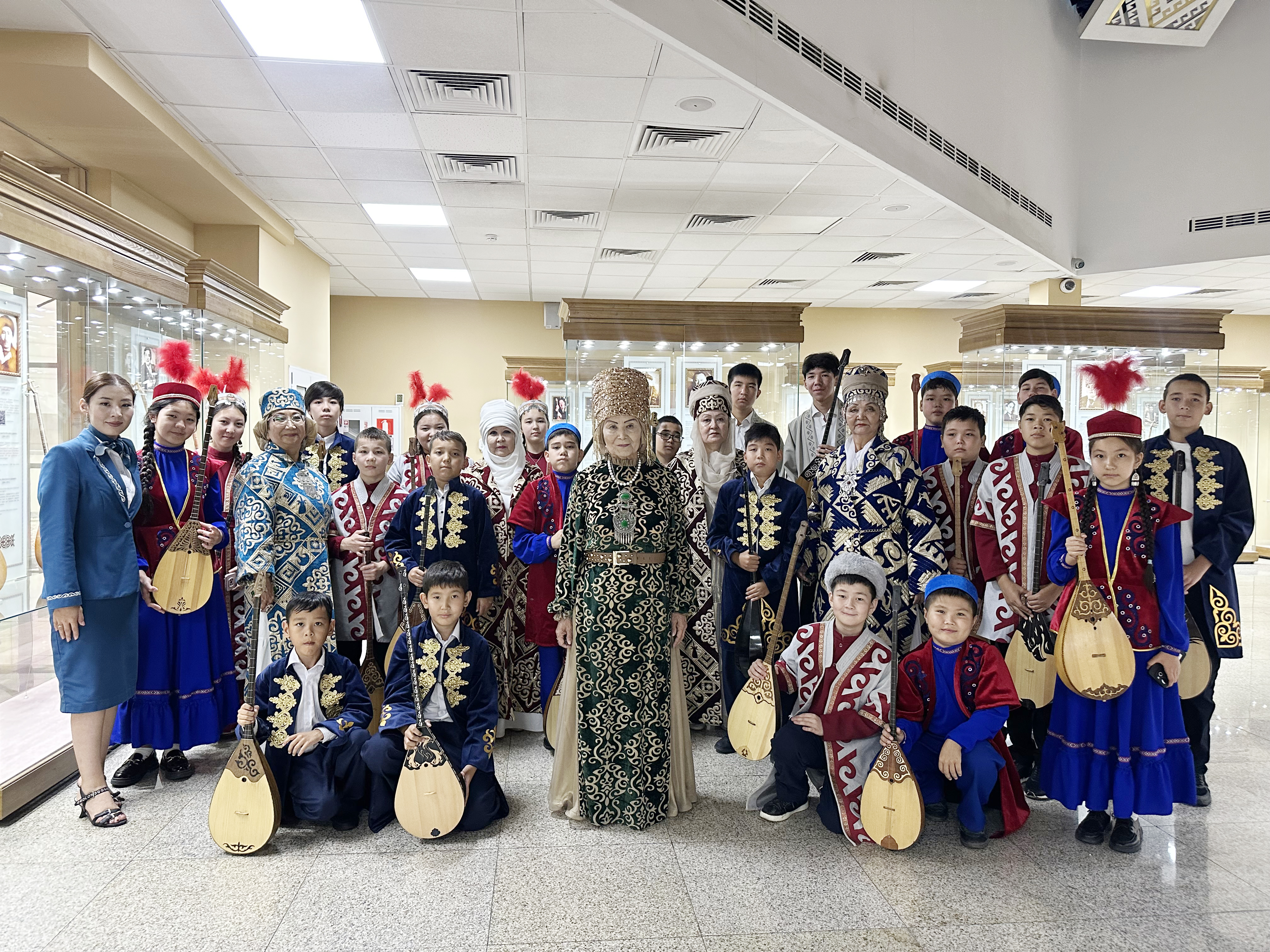 Домбыра – ұлттық рухтың үні және музей кеңістігіндегі заманауи интерпретациясы