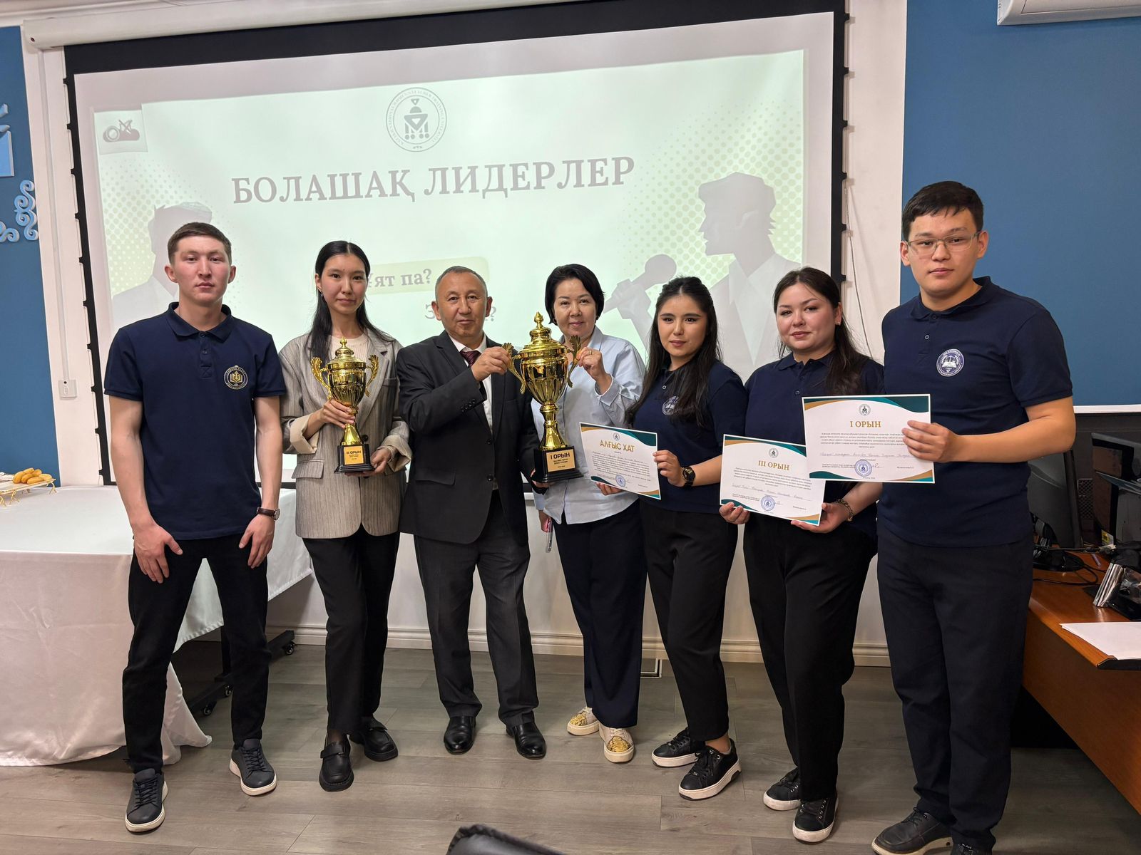 Абай университетінің студенттері «Ұят па? Заң ба?» дебат турнирінде жеңіске жетті