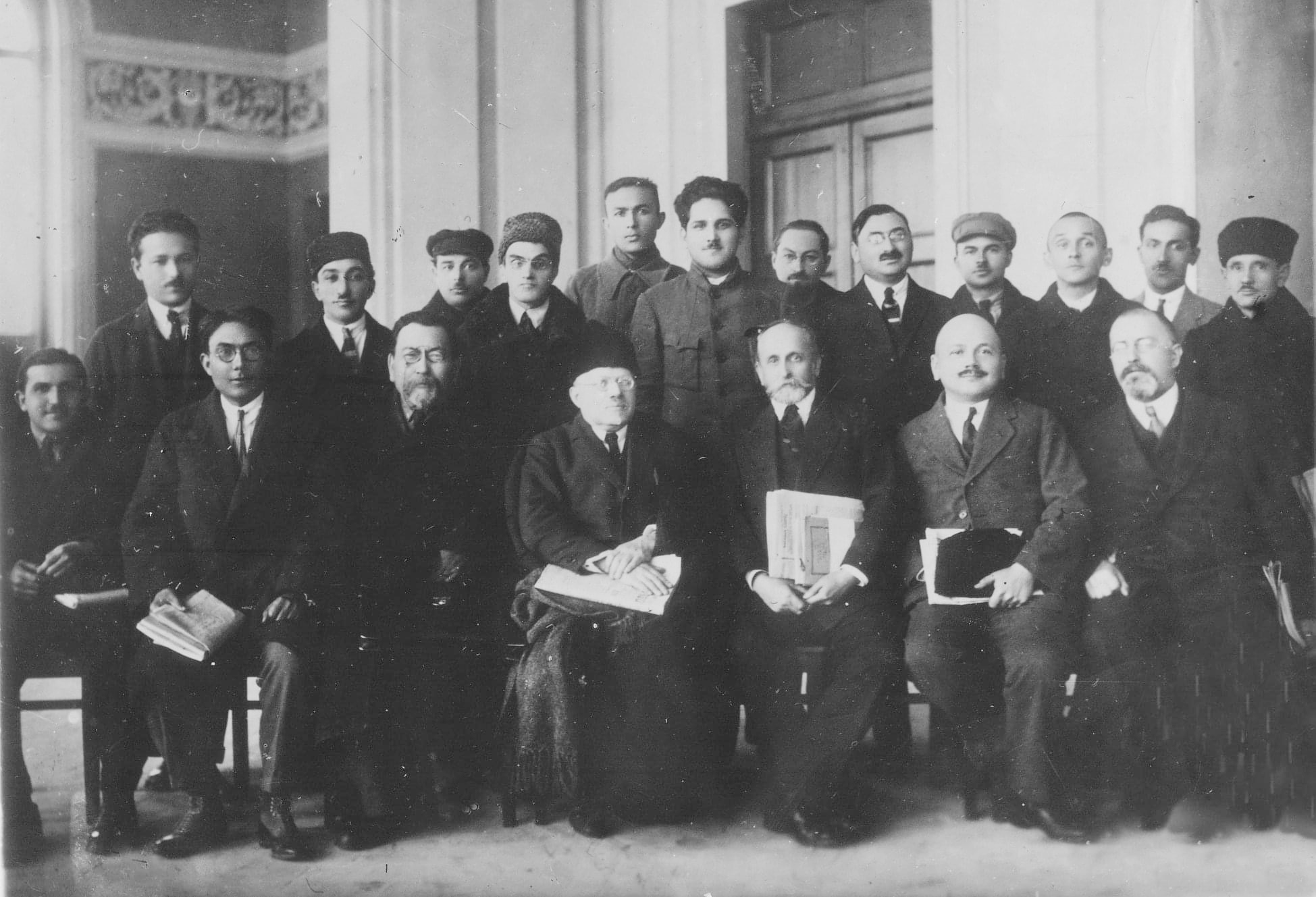 Тілтанушылар дауы немесе Ахмет Байтұрсынұлы латын әліпбиіне неге қарсы болды?