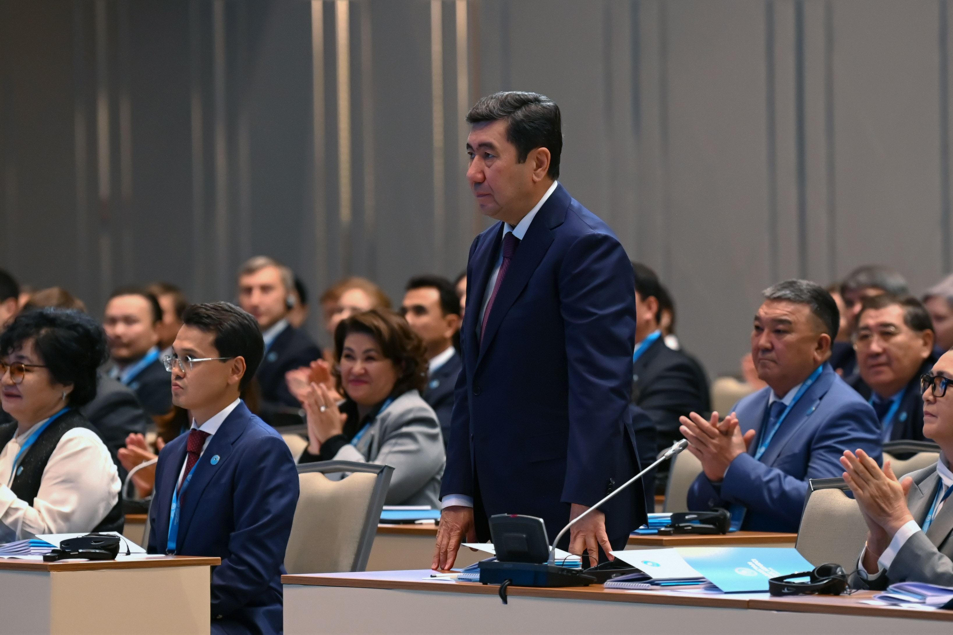 Ерлан Қошанов Халық Кеңесінің төрағасы болып сайланды