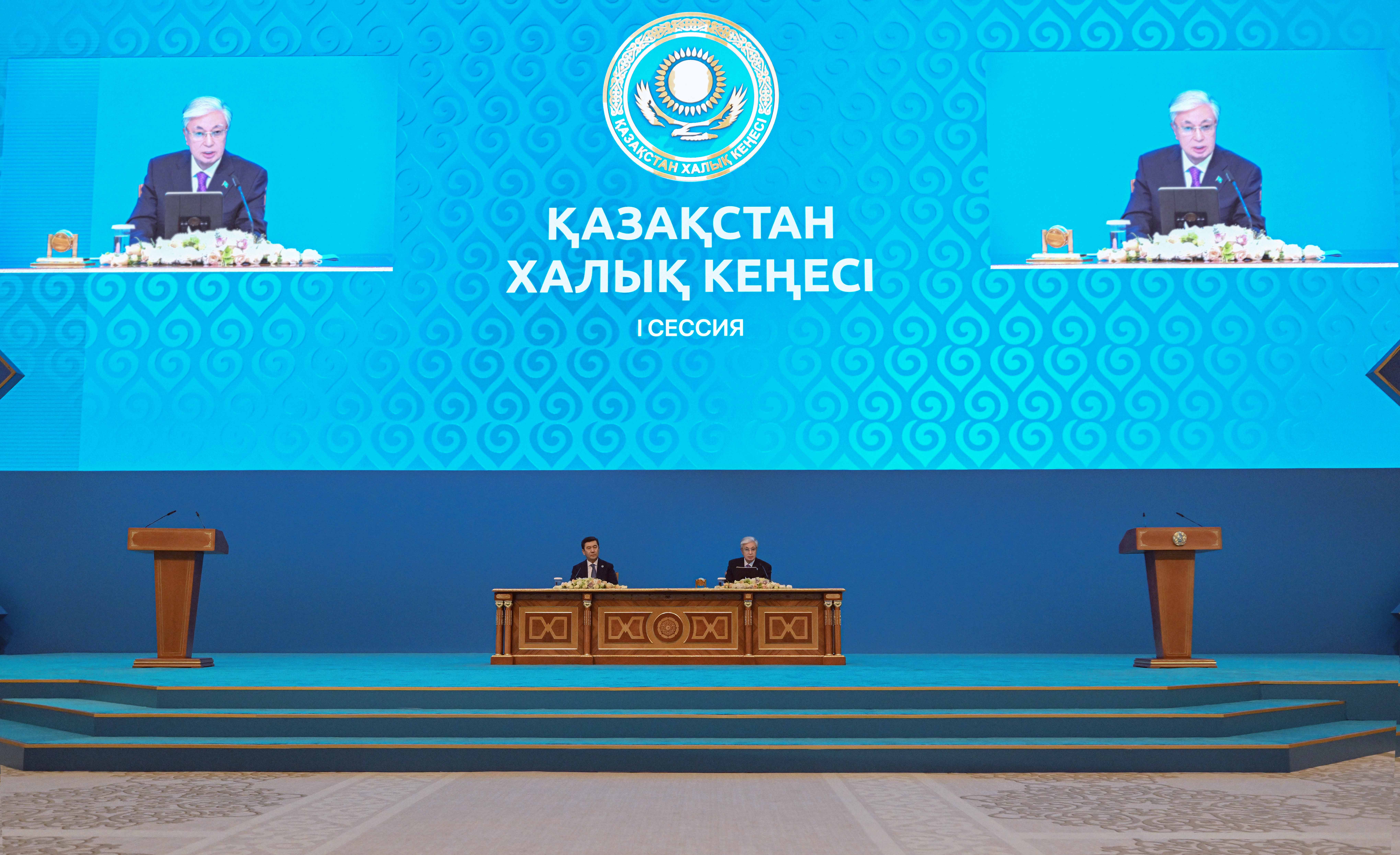 Президент барлық деңгейдегі мәслихаттарды мерзімінен бұрын таратады