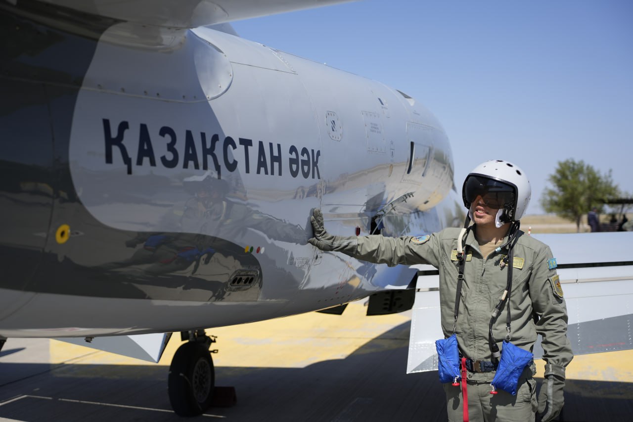 Әскери жоғары оқу орнының курсанттары алғашқы ұшу жаттығуларын орындады